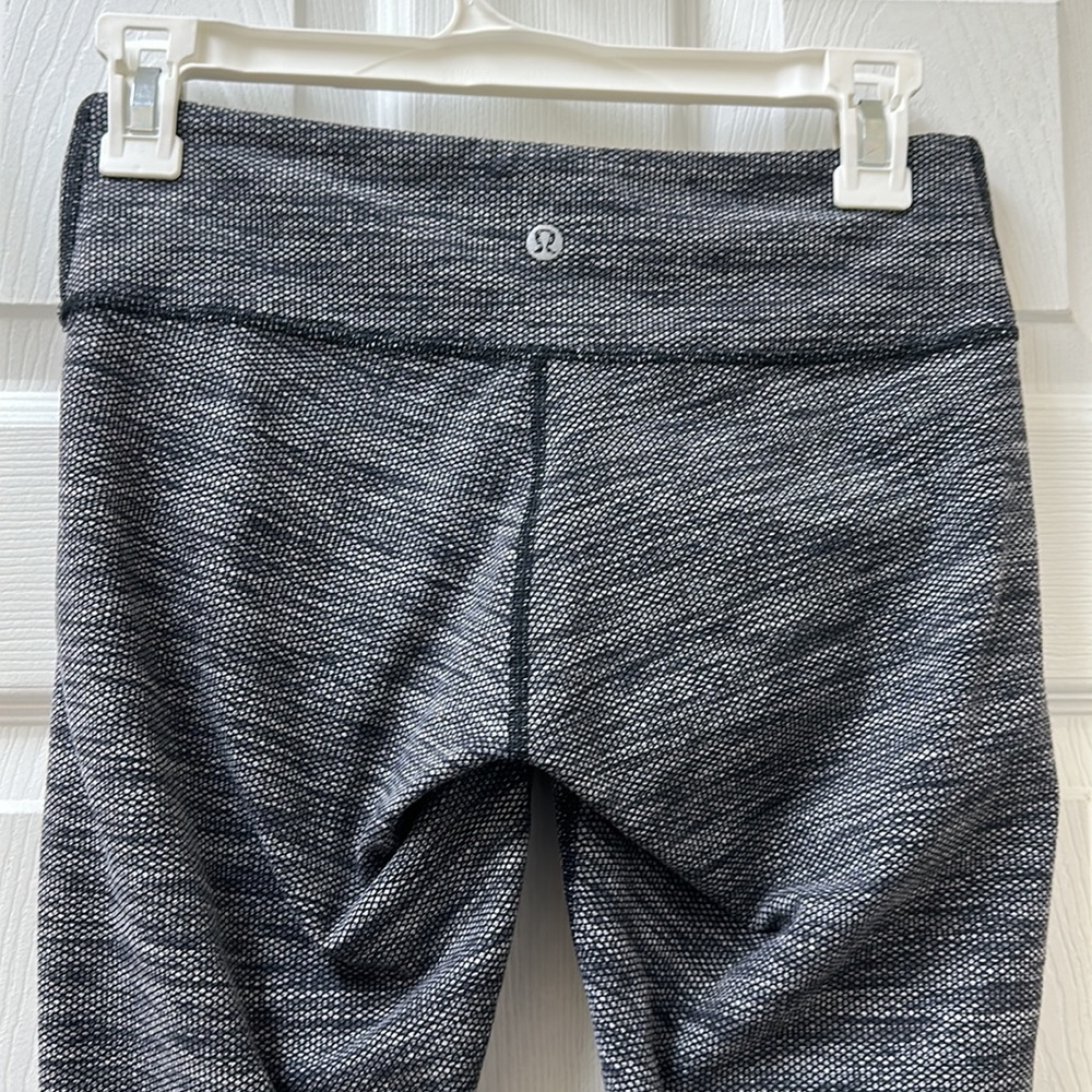 Like New! Lululemon Wunder Under Crop Ii - image 8